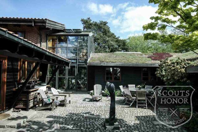 villa sommerhus hytte højloftet stengulv photoshoot location denmark00054