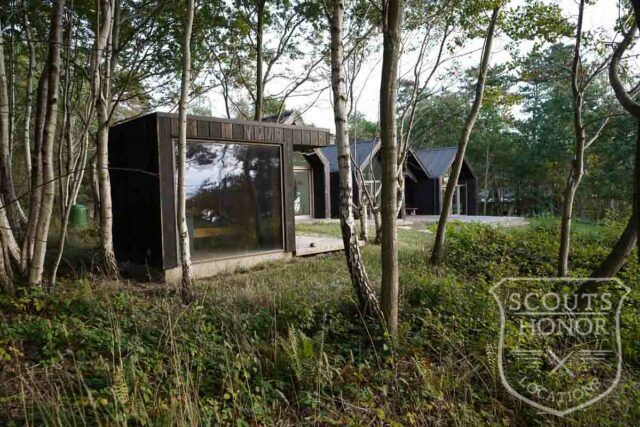sjælland moderne arkitektur eksklusivt sommerhus brændt træ photoshoot scoutshonor location denmark (2 of 5)