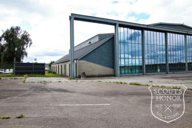 hanger store vinduer lufthavn højt til loftet location denmark scoutshonor 02