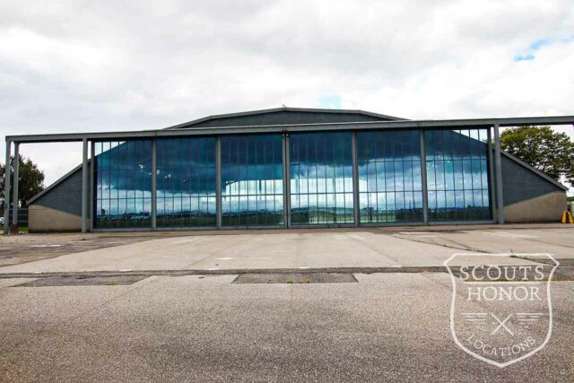 hanger store vinduer lufthavn højt til loftet location denmark scoutshonor 03