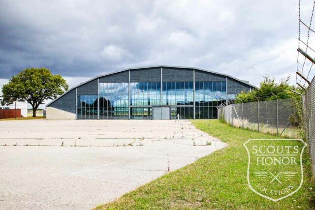 hanger store vinduer lufthavn højt til loftet location denmark scoutshonor 08