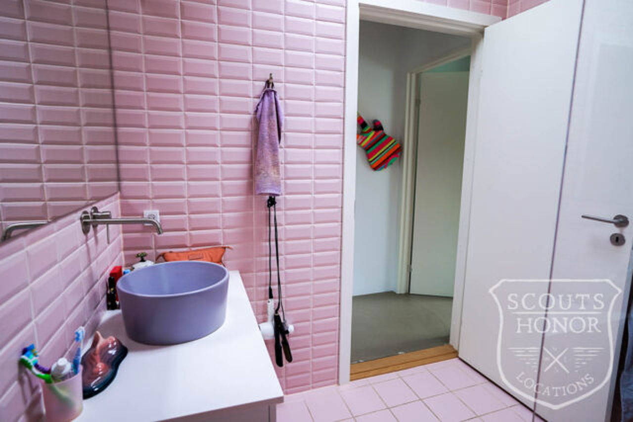 modern architecture pink kitchen udsigt til sø location denmark scoutshonor 43