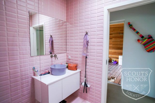 modern architecture pink kitchen udsigt til sø location denmark scoutshonor 44