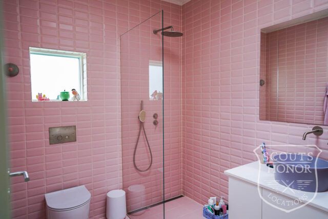 modern architecture pink kitchen udsigt til sø location denmark scoutshonor 46