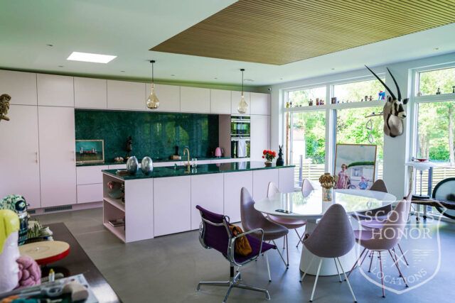 modern architecture pink kitchen udsigt til sø location denmark scoutshonor 79