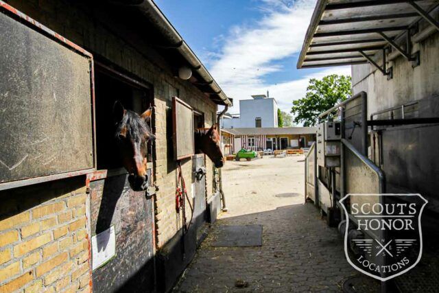 ridehus stald ovenlys tribune location denmark scoutshonor 34