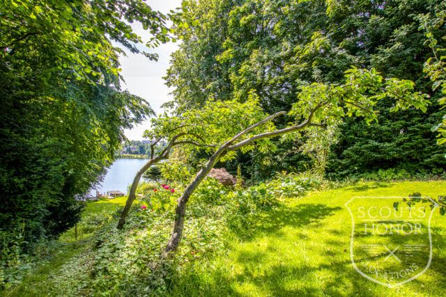 villa udsigt til sø idyllisk drivhus location denmark scoutshonor 31