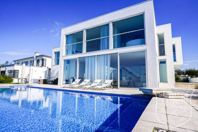 skåne outdoor pool luxury white on white location denmark scoutshonor 038