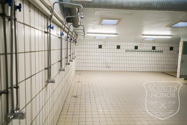 omklædningsrum locker room retro baderum location copenhagen scoutshonor locations 08
