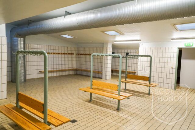 omklædningsrum locker room retro baderum location copenhagen scoutshonor locations 18