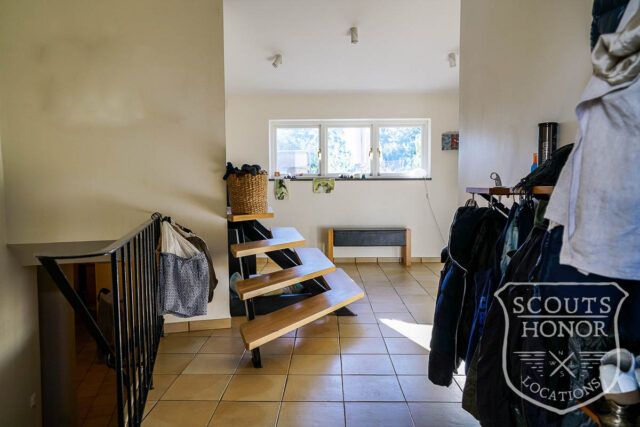 villa sverige eksklusivt trappehall tapet location denmark scoutshonor 141