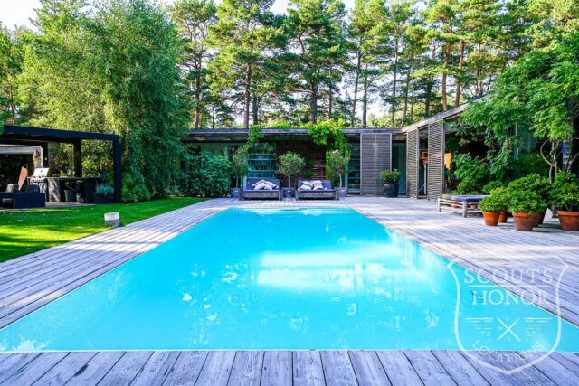 skåne arkitekttegnet villa udendørs pool naturområde luksus location denmark scoutshonor 044