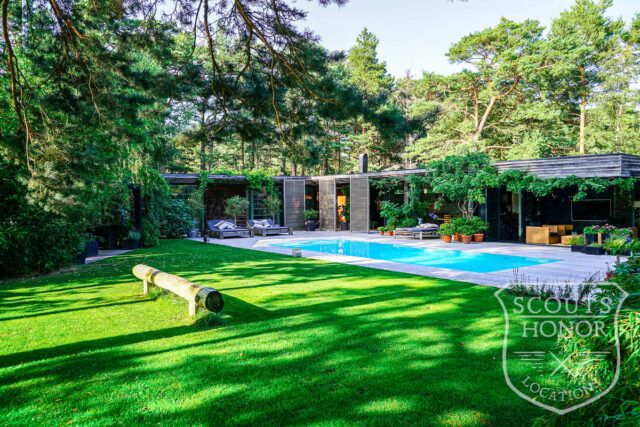 skåne arkitekttegnet villa udendørs pool naturområde luksus location denmark scoutshonor 046