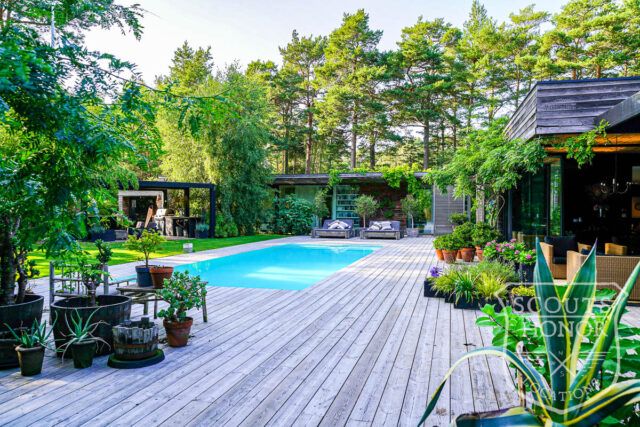 skåne arkitekttegnet villa udendørs pool naturområde luksus location denmark scoutshonor 054