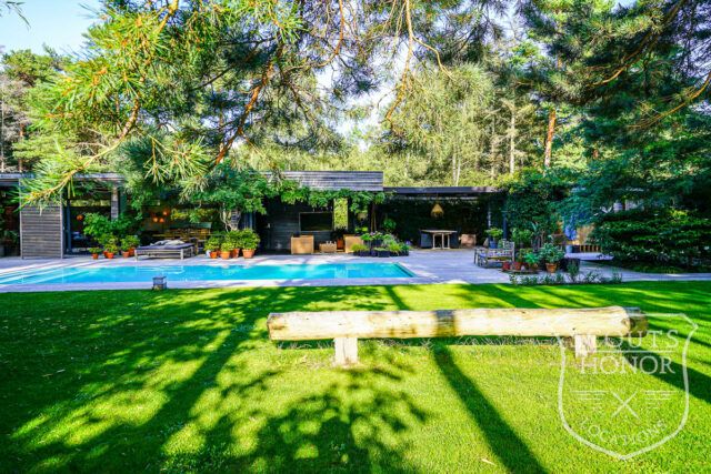 skåne arkitekttegnet villa udendørs pool naturområde luksus location denmark scoutshonor 077