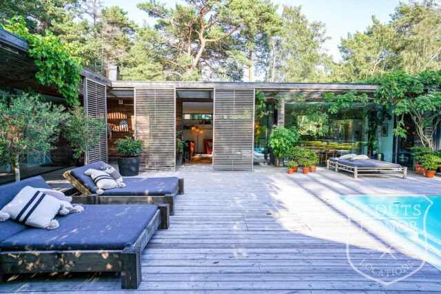skåne arkitekttegnet villa udendørs pool naturområde luksus location denmark scoutshonor 084