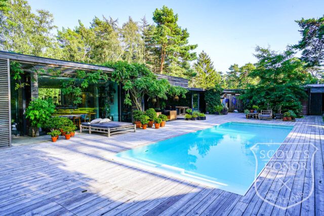 skåne arkitekttegnet villa udendørs pool naturområde luksus location denmark scoutshonor 085